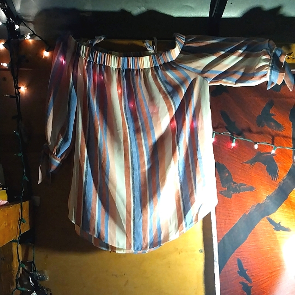 By & By med off shoulder top